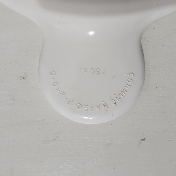 Vintage CorningWare Grabit Bowls with Pyrex Lids - Picture 7 of 12